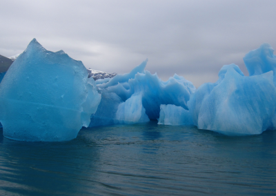 blue-ice-icebergs-gelo-azul-tracy-arm-fjord-juneau-capital-do-alasca-alaska