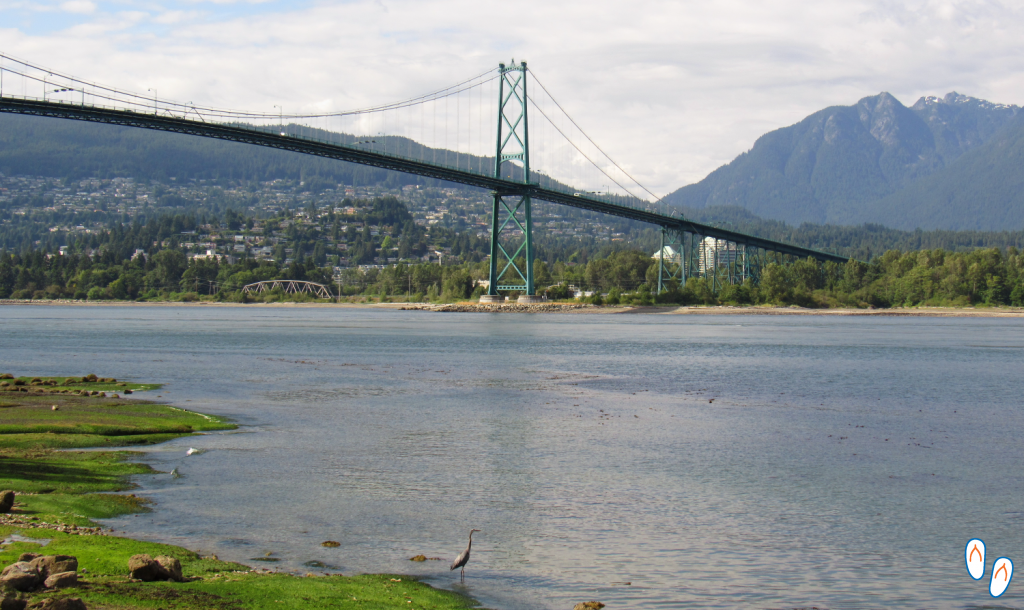 Vista do Stanley Park para a Lions Gate Bridge