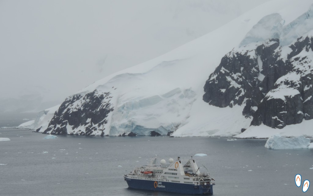 Viagem de navio para a Antártida